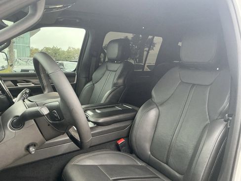 Used 2023 Jeep Wagoneer Series III w/ Premium Group I image 22