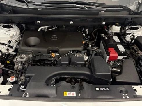 Used 2025 Toyota RAV4 XLE FWD image 9