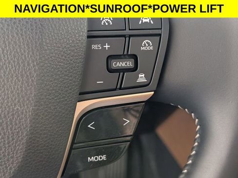 Used 2025 Toyota Crown Signia w/ Advanced Technology Package image 18