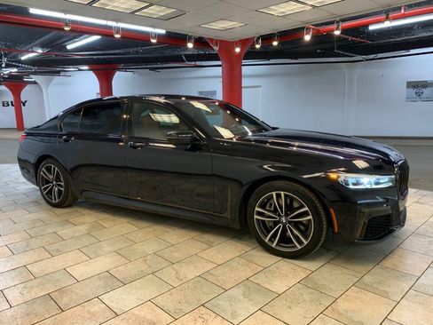 Used 2021 BMW 750i xDrive w/ Executive Package AWD/4WD image 10