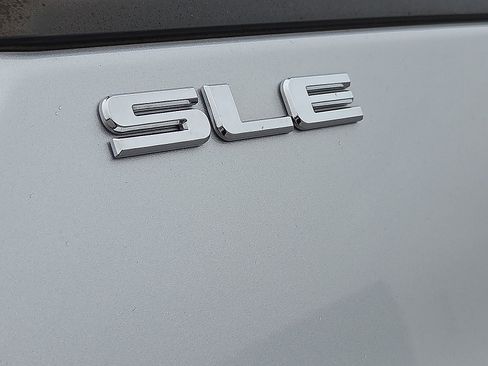 Used 2018 GMC Terrain SLE w/ Driver Convenience Package FWD image 8