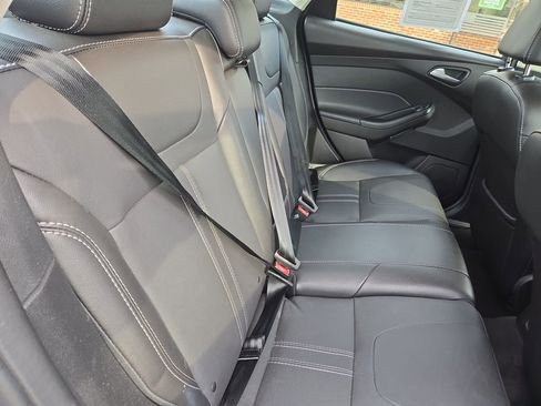 Used 2014 Ford Focus SE w/ Equipment Group 201A image 24