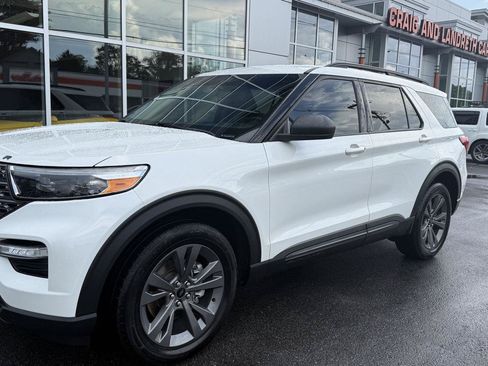 Used 2021 Ford Explorer XLT w/ Equipment Group 202A AWD/4WD image 2
