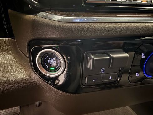 Used 2025 Chevrolet Silverado 1500 LT image 21