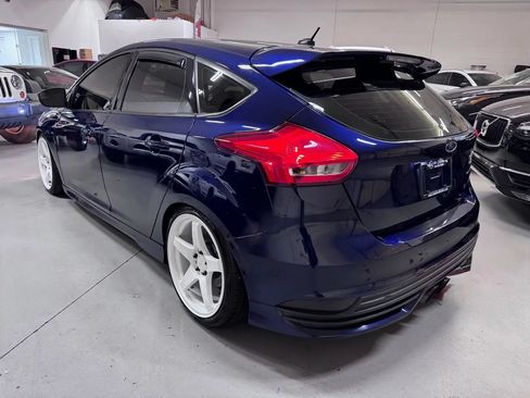 Used 2017 Ford Focus ST FWD image 5