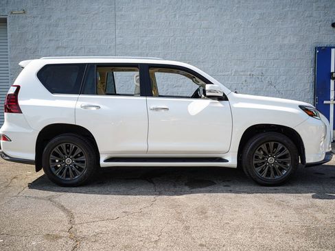 Used 2022 Lexus GX 460 Premium w/ Accessory Package AWD/4WD image 17