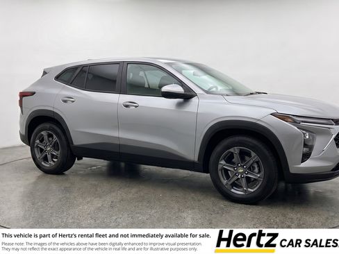 Used 2025 Chevrolet Blazer LT FWD image 1