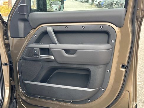 Certified 2025 Land Rover Defender 110 X-Dynamic SE image 9