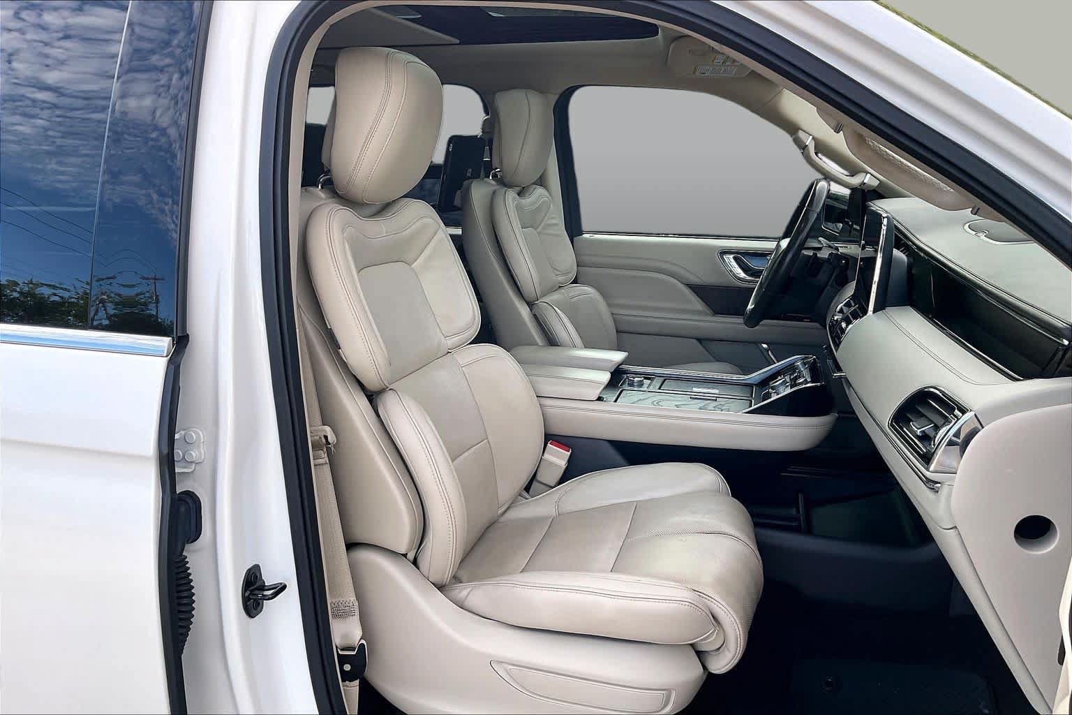 Used 2018 Lincoln Navigator Select w/ Technology Package RWD image 9