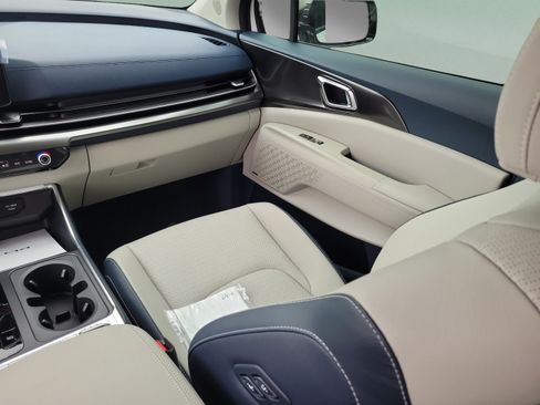 New 2027 Kia Carnival SX Prestige FWD image 10