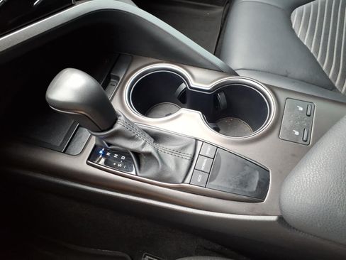 Used 2024 Toyota Camry SE w/ Cold Weather Package FWD image 17