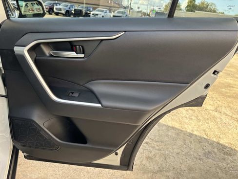 Used 2025 Toyota RAV4 XLE image 19