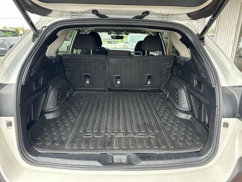 Used 2022 Subaru Outback Premium image 9