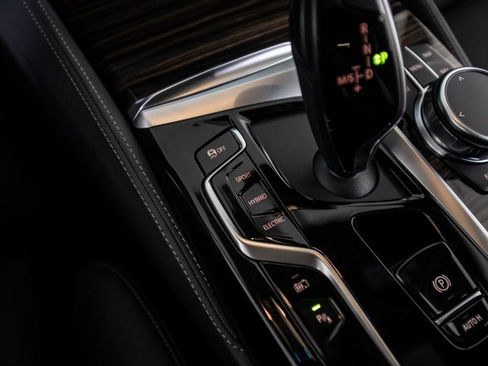 Used 2023 BMW 530e w/ M Sport Package image 36