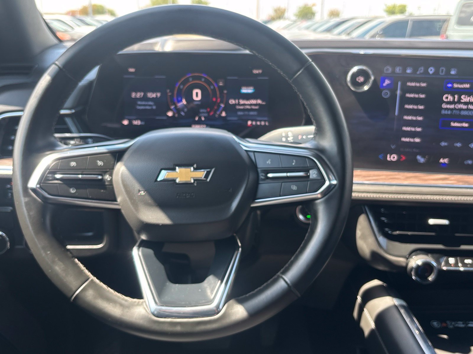 Used 2025 Chevrolet Suburban LT RWD image 17
