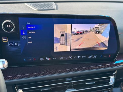 Used 2025 Chevrolet Traverse RS image 27