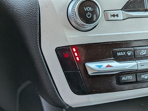 Used 2023 Ford Explorer XLT RWD image 32