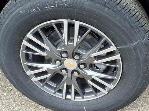 New 2026 Chevrolet Traverse LT w/ Driver Confidence Package AWD/4WD image 7