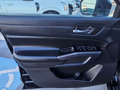 Used 2025 Nissan Pathfinder SL image 16