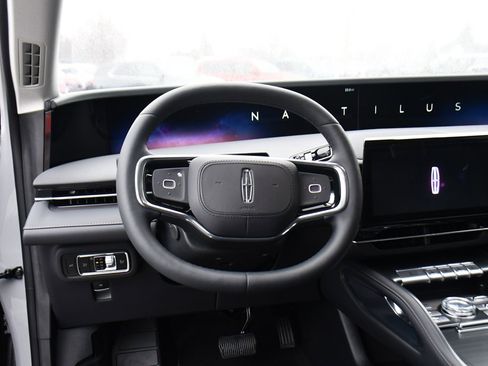 Used 2026 Lincoln Nautilus Premier w/ Jet Appearance Package image 12