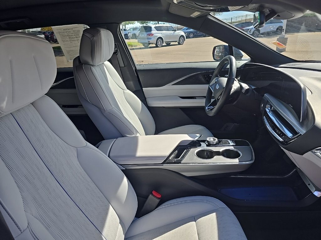Used 2024 Cadillac Lyriq Luxury AWD/4WD image 11