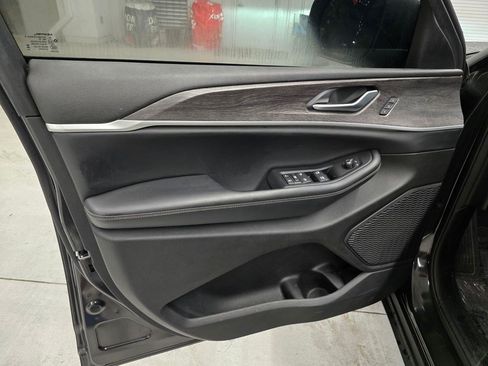 Used 2023 Jeep Grand Cherokee Limited AWD/4WD image 13