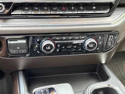 Used 2024 GMC Sierra 1500 SLT w/ SLT Premium Plus Package AWD/4WD image 29