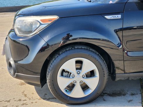 Used 2016 Kia Soul FWD image 23