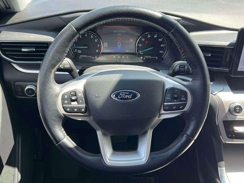 Used 2022 Ford Explorer XLT w/ Equipment Group 202A AWD/4WD image 18