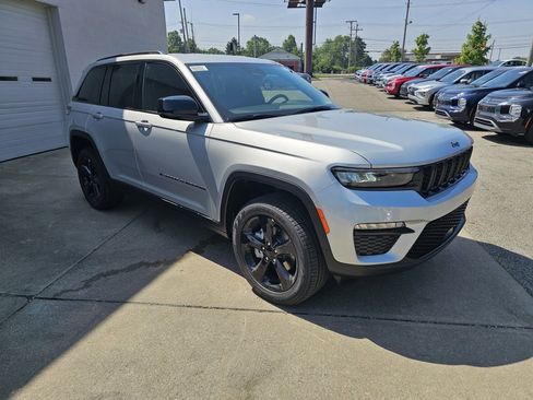 New 2025 Jeep Grand Cherokee Limited w/ Black Appearance Package image 3