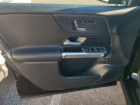 Used 2025 Mercedes-Benz GLB 250 image 15