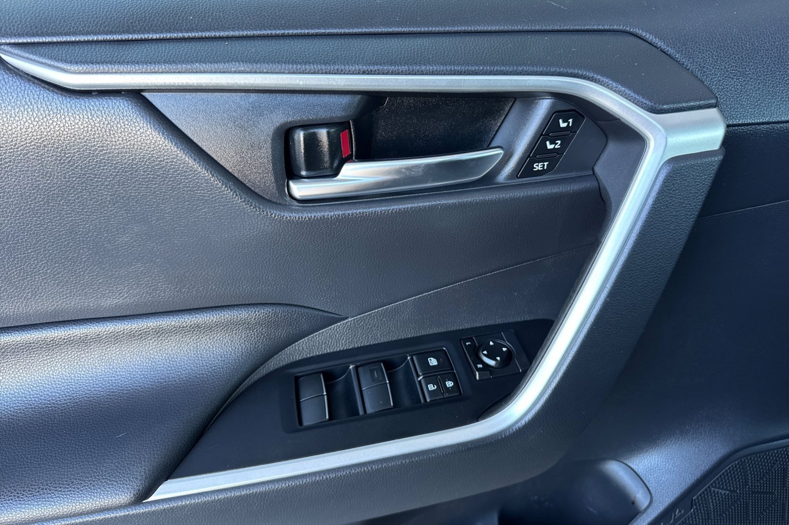 Certified 2020 Toyota RAV4 XLE Premium AWD/4WD image 10