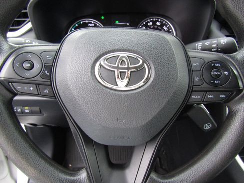 Used 2021 Toyota RAV4 LE image 20