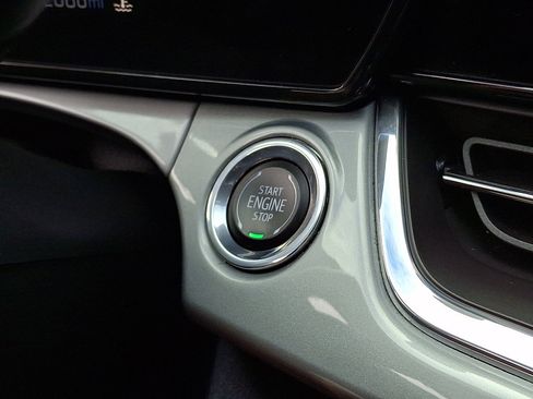 Used 2025 Chevrolet Trax LT FWD image 31