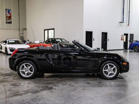 Used 2000 Toyota MR2 RWD image 7