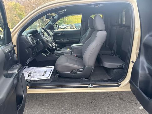 Used 2017 Toyota Tacoma TRD Off-Road w/ Tow Package image 15