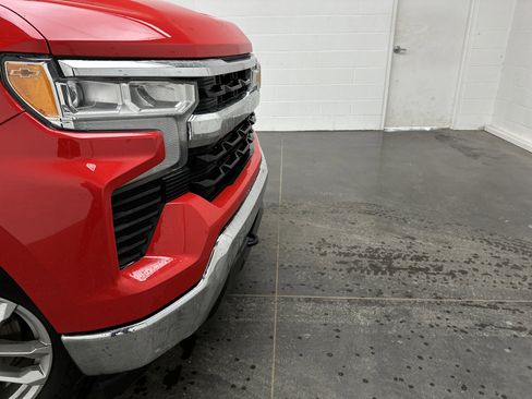 Used 2023 Chevrolet Silverado 1500 LT image 2