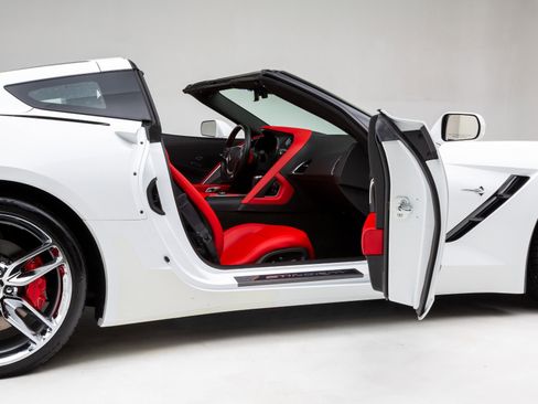 Used 2018 Chevrolet Corvette Stingray Coupe w/ 2LT Preferred Equipment Group image 31