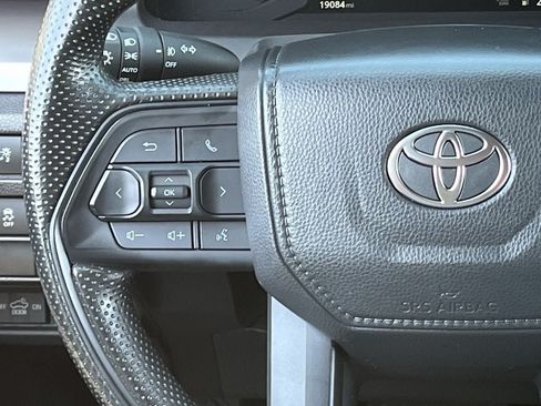 Used 2025 Toyota Tacoma SR5 AWD/4WD image 12