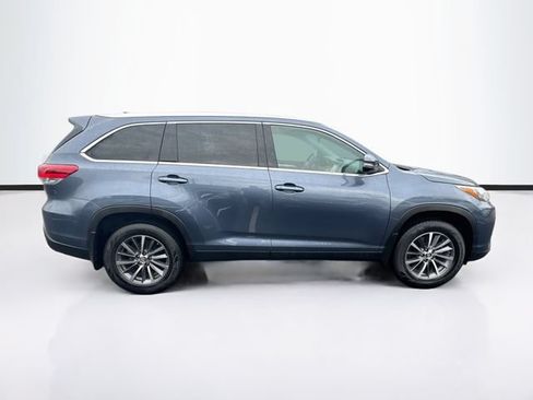 Used 2019 Toyota Highlander XLE AWD/4WD image 8