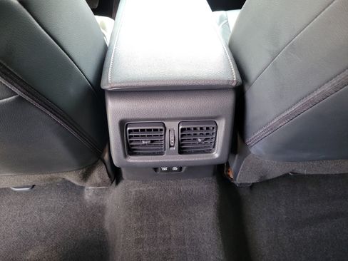 Used 2025 Toyota Camry XLE AWD/4WD image 10