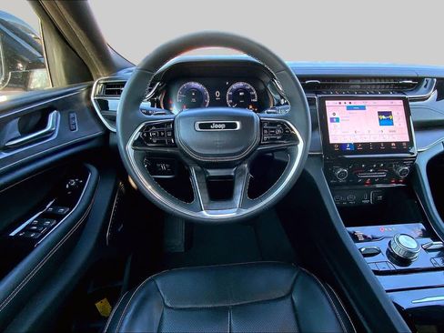 Used 2023 Jeep Grand Cherokee Overland AWD/4WD image 6