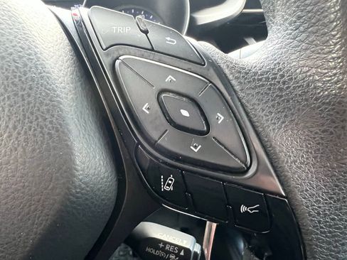 Used 2020 Toyota C-HR LE image 30