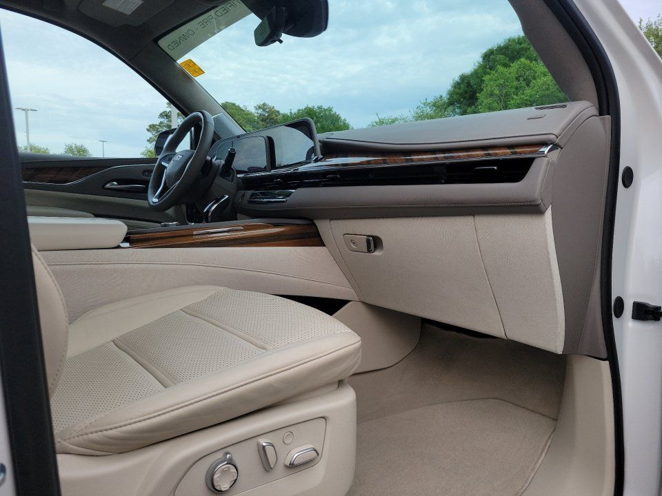 Certified 2024 Cadillac Escalade ESV Premium Luxury Platinum AWD/4WD image 28