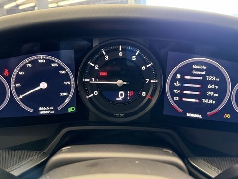 Used 2024 Porsche 911 Carrera image 8
