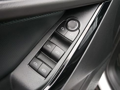 Used 2025 Chevrolet Equinox LT image 16