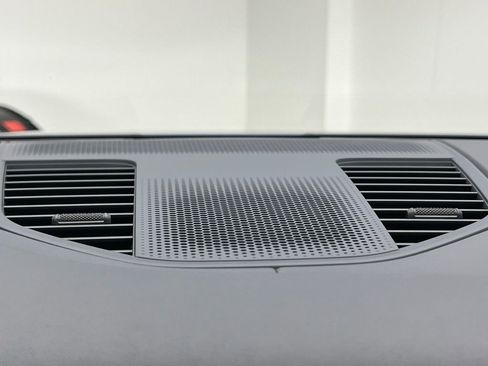 Used 2025 Porsche Panamera image 12