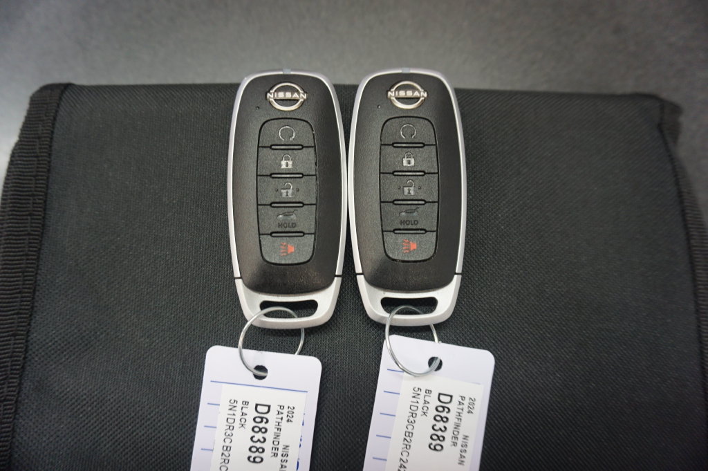 Used 2024 Nissan Pathfinder SL w/ SL Premium Package FWD image 21