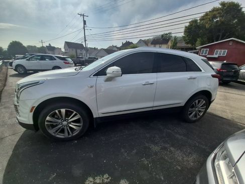 Used 2022 Cadillac XT5 Premium Luxury w/ LPO, Floor Liner Package AWD/4WD image 4