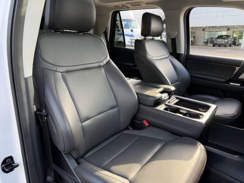 Used 2025 Ford Expedition Active AWD/4WD image 23